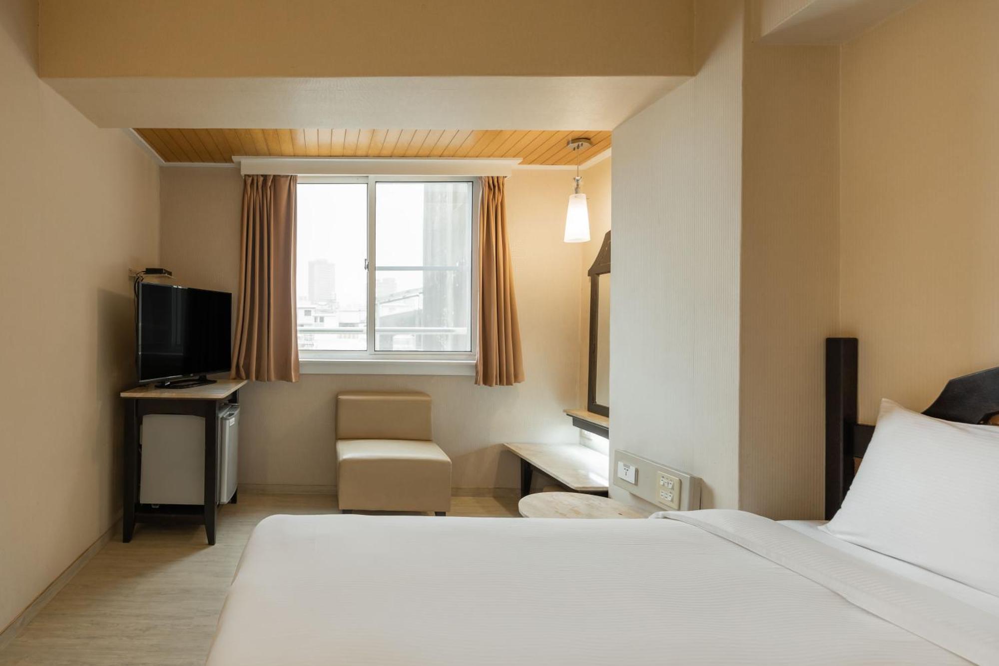 Kindness Hotel Weiwuying 카오슝 객실 사진