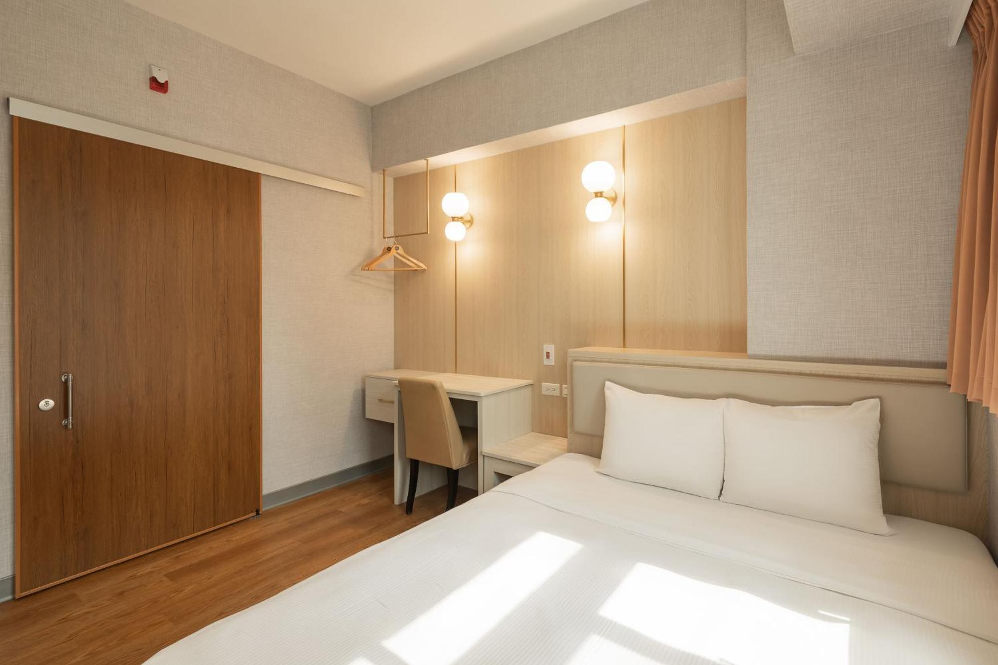 Kindness Hotel Weiwuying 카오슝 외부 사진