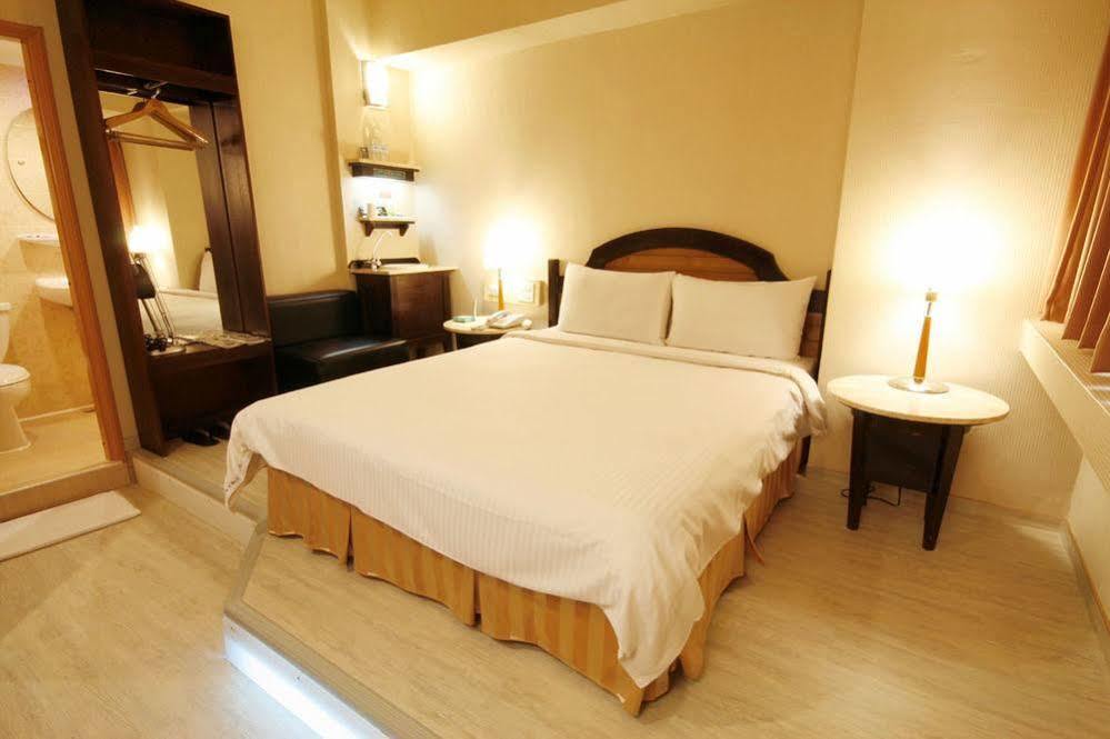 Kindness Hotel Weiwuying 카오슝 외부 사진